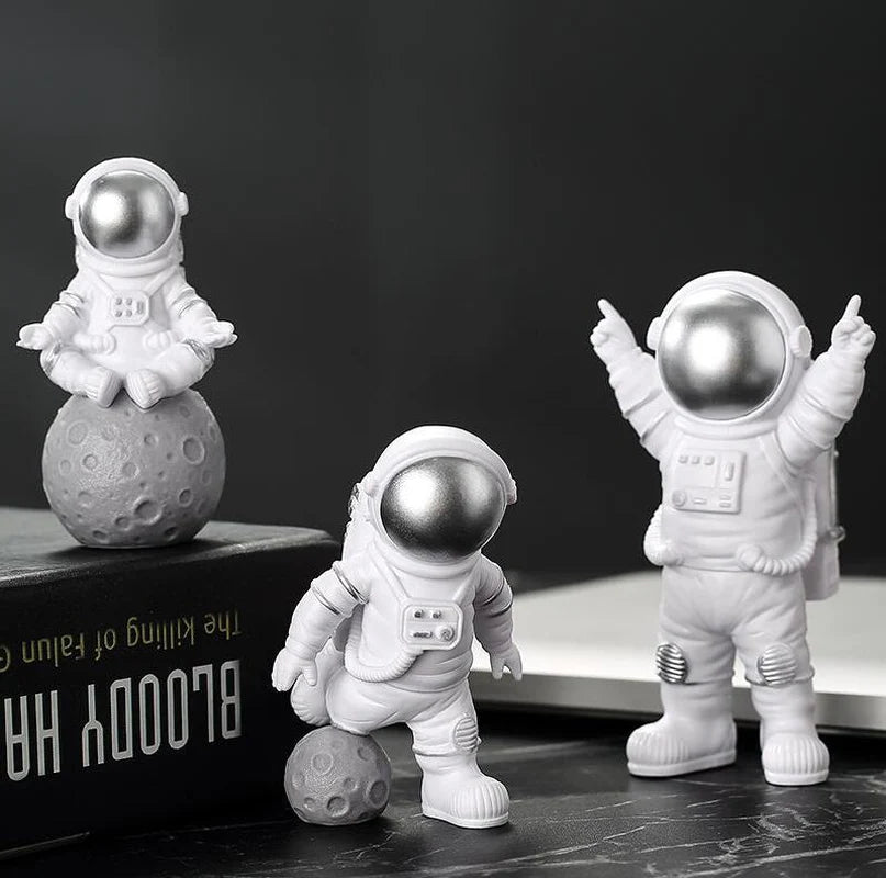 1Pc Resin Astronaut Figure Statue Figurine Spaceman Sculpture Educational Toys Desktop Home Decoration Astronaut Model Kids Gift