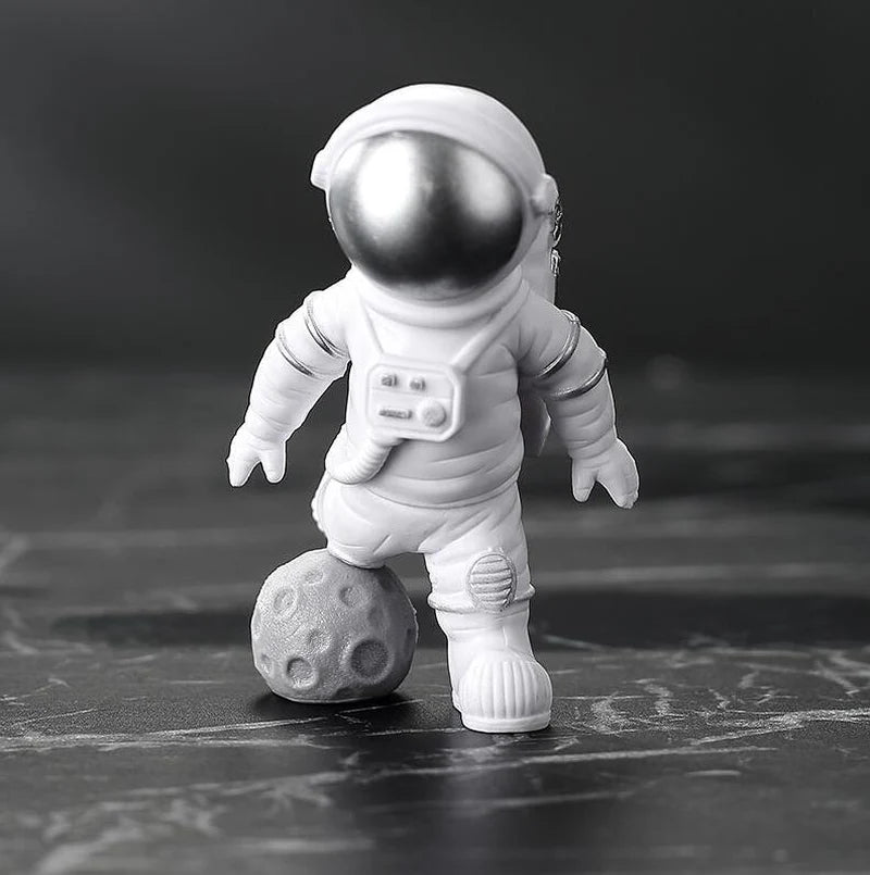 1Pc Resin Astronaut Figure Statue Figurine Spaceman Sculpture Educational Toys Desktop Home Decoration Astronaut Model Kids Gift