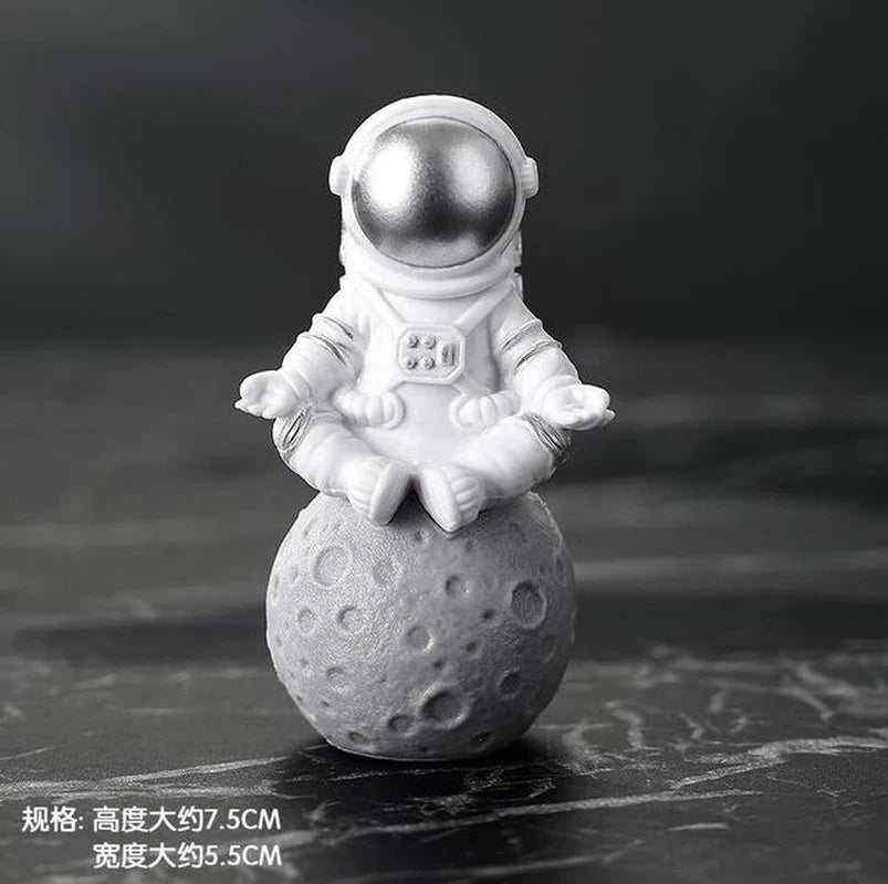 1Pc Resin Astronaut Figure Statue Figurine Spaceman Sculpture Educational Toys Desktop Home Decoration Astronaut Model Kids Gift