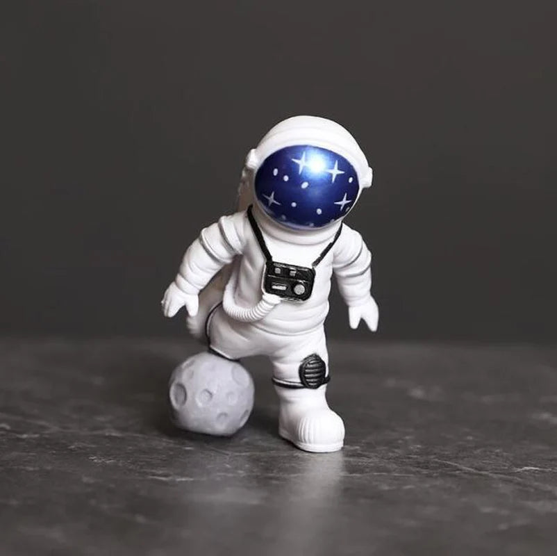 1Pc Resin Astronaut Figure Statue Figurine Spaceman Sculpture Educational Toys Desktop Home Decoration Astronaut Model Kids Gift
