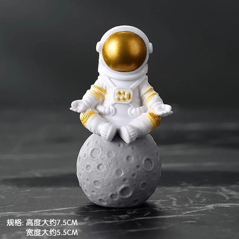 1Pc Resin Astronaut Figure Statue Figurine Spaceman Sculpture Educational Toys Desktop Home Decoration Astronaut Model Kids Gift